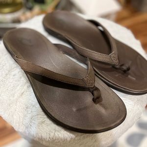 Olukai Women’s Sandals size 6.